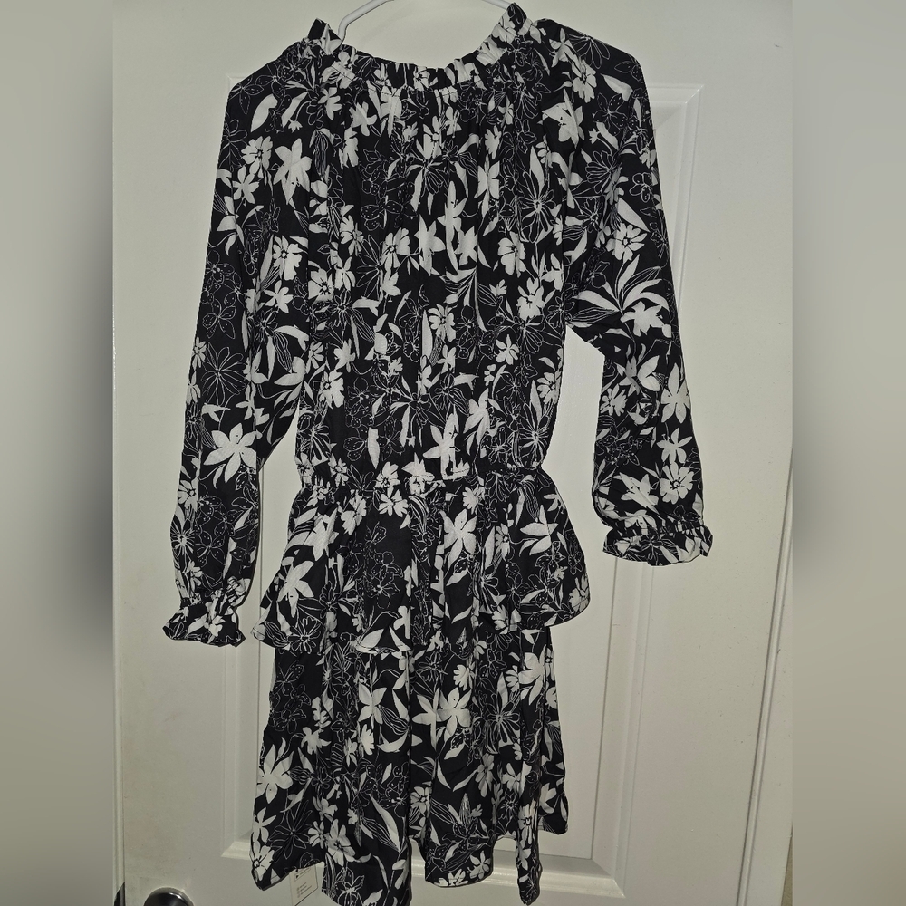 π€ CUPSHE Black & White Floral Long Sleeve Mini Dress β’ Large β’ NWT - Picture 4 of 4